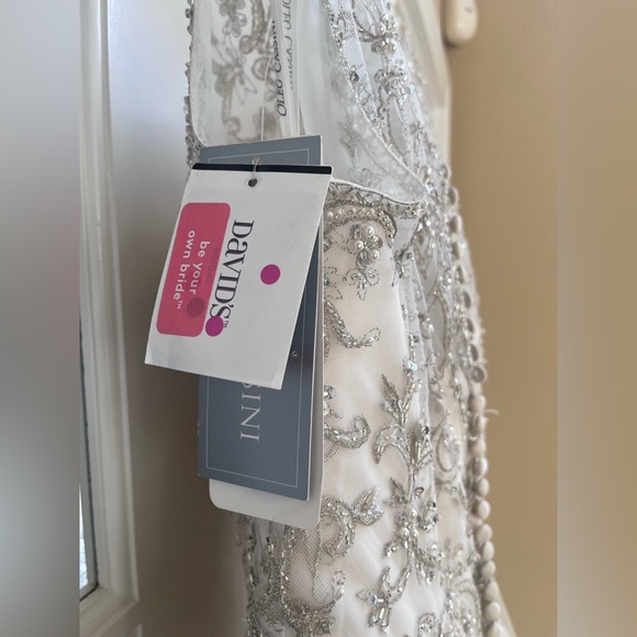Wedding Dress - Brand New with Tags - Picture 4 of 8